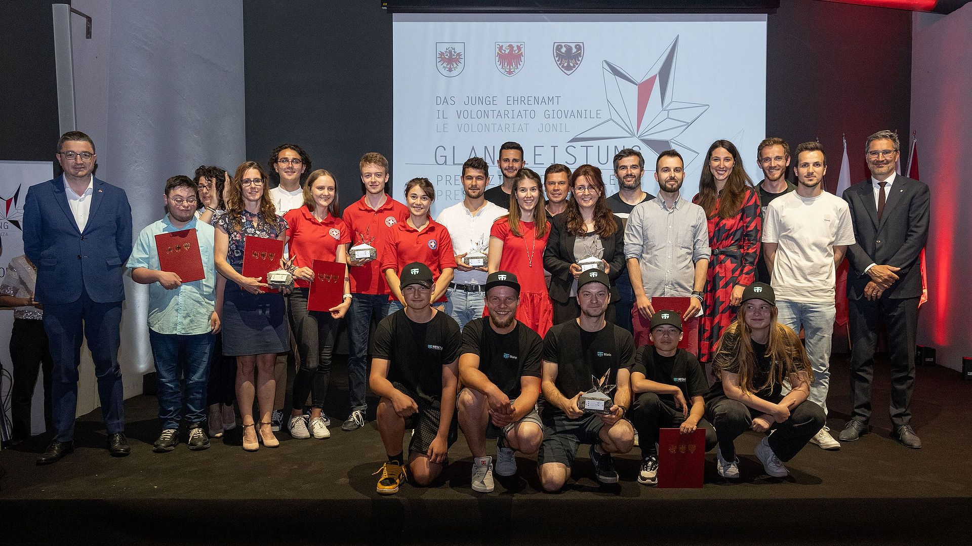 Die Jugendlichen, die heute für sechs herausragende Projekte mit der Auszeichnung "Glanzleistung - Das junge Ehrenamt" geehrt wurden