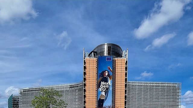 Das Barlaymont-Gebäude, Sitz der Europäischen Kommission, von außen gesehen