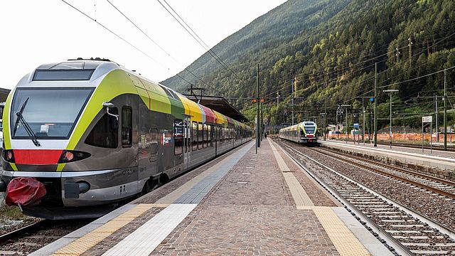 Sabato 25 maggio i titolari di abbonamenti per il trasporto pubblico e di EuregioFamilyPass potranno viaggiare gratuitamente su autobus, treni e su alcuni impianti funiviari in tutta l’Euregio Tirolo-Alto Adige-Trentino.