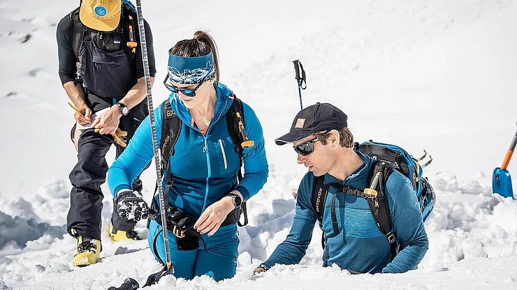 Land Tirol/Brandhuber Mit dem 28. November 2025 startet der tägliche Euregio-Lawinenreport in Tirol, Südtirol und dem Trentino in seine achte Wintersaison.