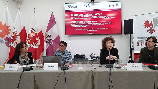 Da sinistra Turrini, Ichino, Bertò e Pisanu al seminario sull'orientamento scolastico organizzato oggi (26 marzo) nell'ambito dei Martedì dell'Euregio a Casa Moggioli.