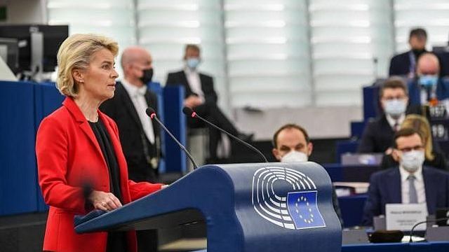 Die Europäische Kommissionspräsidentin spricht im Europäischen Parlament.