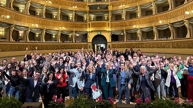 Gruppenfoto: Goßer Andrang heute im Teatro Sociale in Trient anlässlich des Euregio-Museumstages 2026