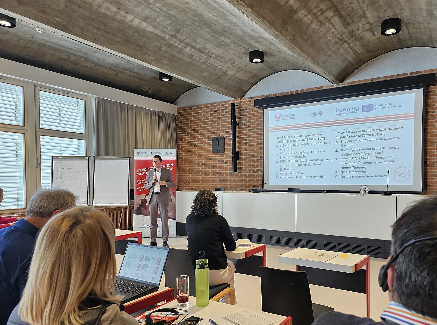 Am 20. März 2025 fand in Brixen die erste Schulung im Rahmen des INTERREG-Projekts Fit4Co CBO statt (im Bild Interreg-Expert Stefan Graziadei). 