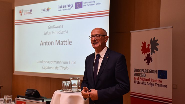 Euregio-Präsident und Tirols Landeshauptmann Anton Mattle durfte die Teilnehmer:innen im Namen der drei Euregio-Landeshauptleute begrüßen