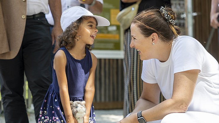 © Land Tirol/Sedlak LRin Mair: "Spaß haben, einen schönen Tag bei bestem Wetter genießen und gleichzeitig über die vielfältigen Angebote für Familien informiert werden – das ist das Familienfest des Landes."