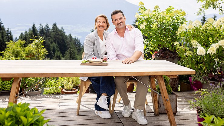 © ORF Tirol Moderations-Duo Kristina Sprenger & Sigi Fink auf der Umbrüggler Alm