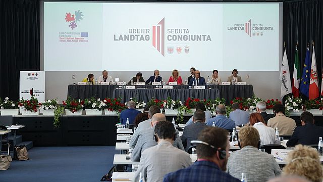 Der Dreier-Landtag 2023 in Riva del Garda steht ganz Zeichen der verstärkten Zusammenarbeit mit dem EVTZ Euregio