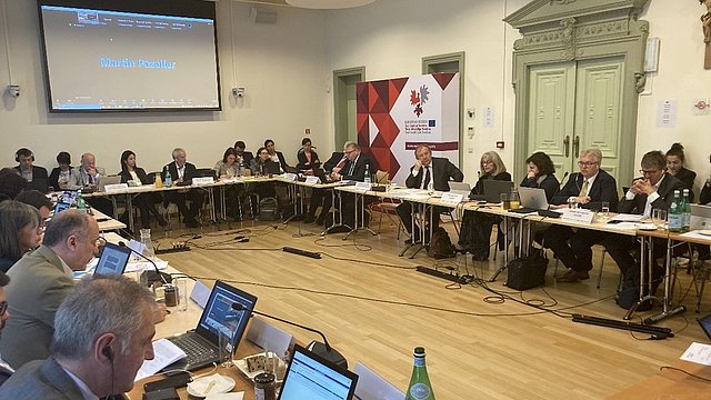 © Provinz Bozen Der Konferenzraum der Vertretung Europaregion Tirol-Südtirol-Trentino