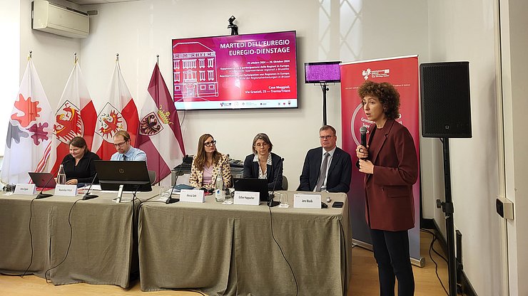 Incontrare i partner e la società civile e discutere di questioni che superano i confini: Questo è l'obiettivo de I martedì dell'Euregio a Casa Moggioli, la sede dell'ufficio dell'Euregio a Trento.