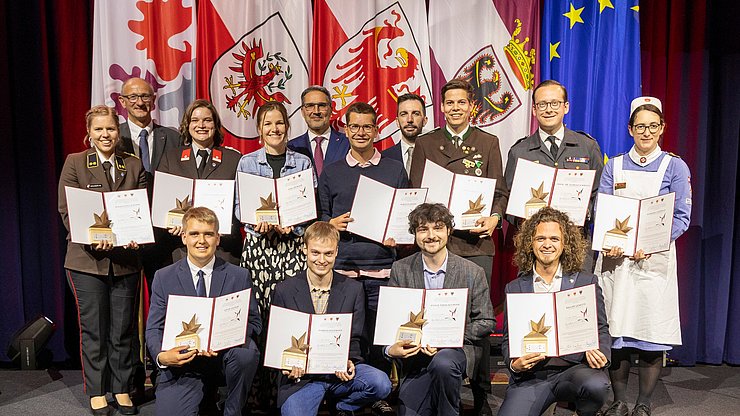 Gruppenfoto der elf geehrten Einzelpersonen