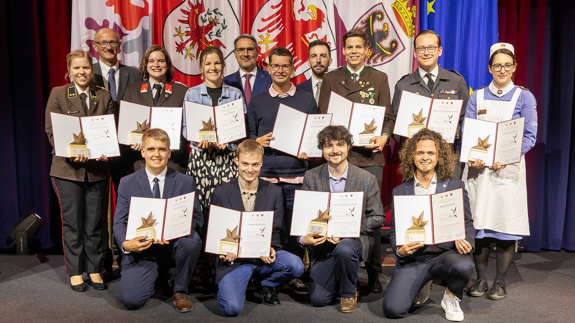 © Land Tirol/Die Fotografen Foto di gruppo delle undici persone premiate