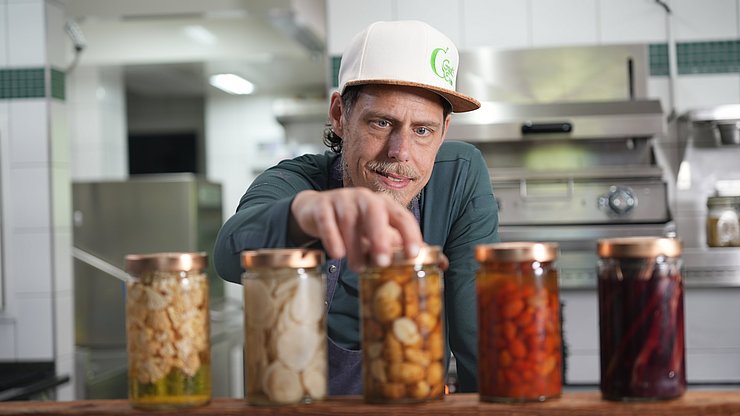 Tutto ciò che l'orto ha da offrire, Fankhauser lo combina in un delicato equilibrio culinario tra sostanza e aroma.