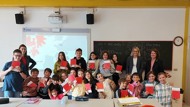 Alunne ed alunni dell’IC di Cognola durante una presentazione dell’Euregio nel 2023.
