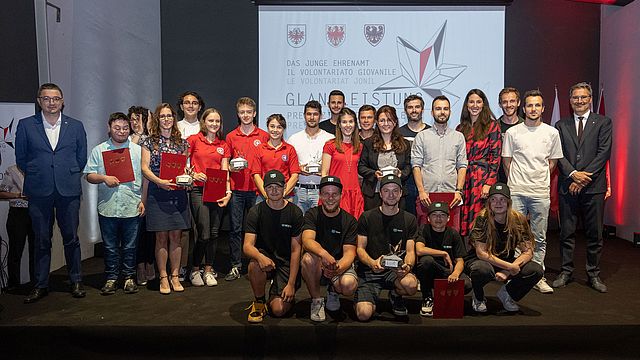 I giovani premiati oggi per sei progetti eccezionali con il riconoscimento "Prestazione d'eccellenza – Premio volontariato giovanile 2022" 