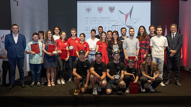 © Ufficio stampa Trentino/Nicola Eccher I giovani premiati oggi per sei progetti eccezionali con il riconoscimento "Prestazione d'eccellenza – Premio volontariato giovanile 2022"