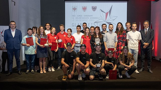 © Ufficio stampa Trentino/Nicola Eccher I giovani premiati oggi per sei progetti eccezionali con il riconoscimento "Prestazione d'eccellenza – Premio volontariato giovanile 2022"