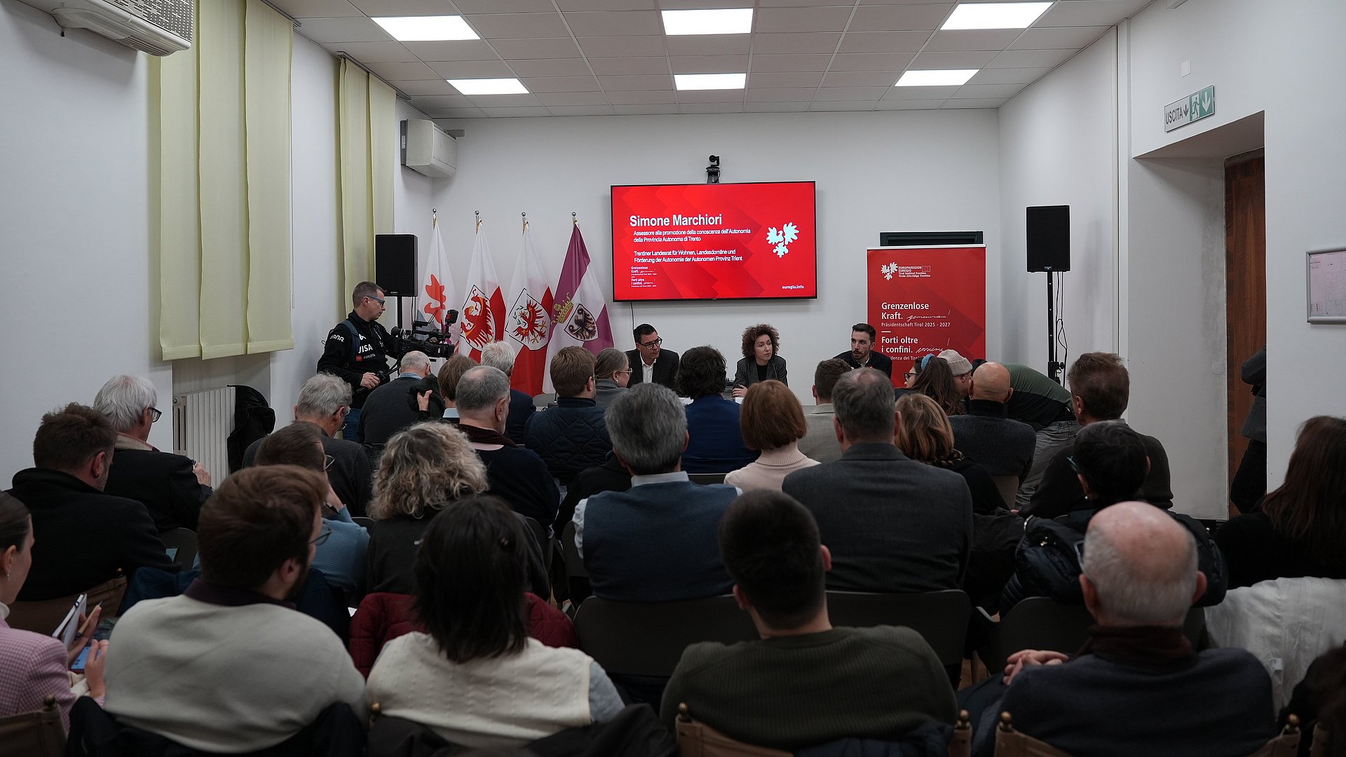 © Euregio/Nicole Zambanini Großes Interesse am Euregio-Dienstag: Die Veranstaltung ist Teil der Initiativen zur Förderung des Wissens über die Autonomie.