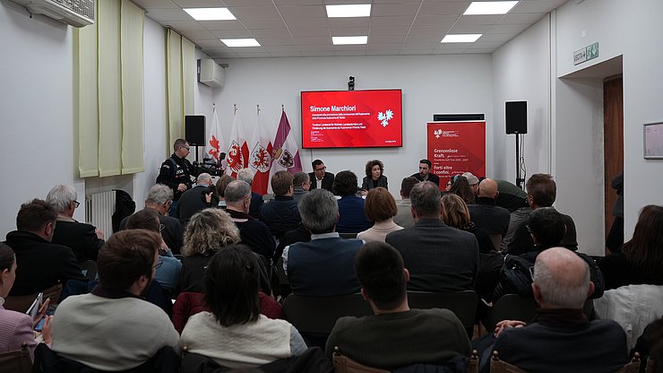 Euregio/Nicole Zambanini Großes Interesse am Euregio-Dienstag: Die Veranstaltung ist Teil der Initiativen zur Förderung des Wissens über die Autonomie.