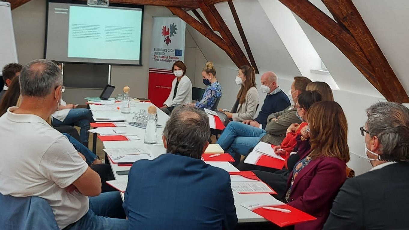 Sitzung der Arbeitsgruppe Seniorenwohnheime in der Euregio im Waaghaus in Bozen