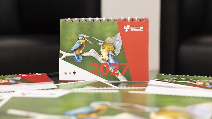© Land Tirol/Sedlak Der Euregio-Kalender 2027 ist im Wand- und Tischkalender-Format kostenlos erhältlich.