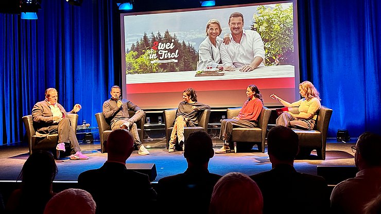 © ORF/Christine Götz-Schramm Erzählten von den Dreharbeiten zu "2 in Tirol": (von links) Regisseur Titus Hollweg, Sigi Fink, zwei der Protagonistinnen Lena Schaur und Johanna Lutz mit Diskussionsmoderatorin Daniela Schmiderer.