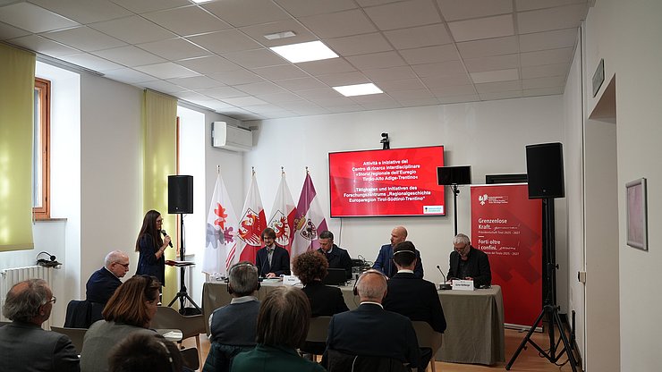 © Euregio “Obiettivo: studiare il passato per affrontare il futuro”. Grande partecipazione al convegno sull’importanza della ricerca storica nell’Euregio.
