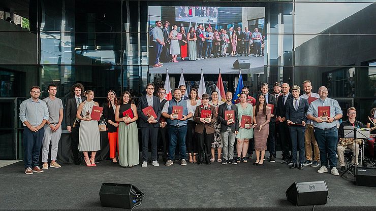 20 giovani uomini e donne dell'Alto Adige, del Tirolo e del Trentino sono stati premiati al NOI Techpark di Bolzano con il premio "Prestazione d’eccellenza - il volontariato giovanile".