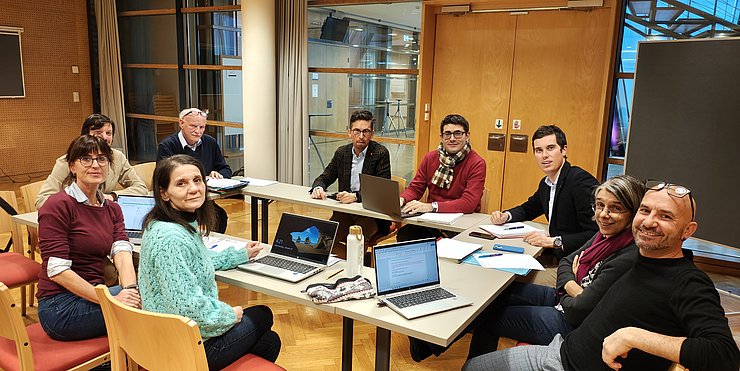 Partner di progetto del tandem "Glossario finanze" si confrontano