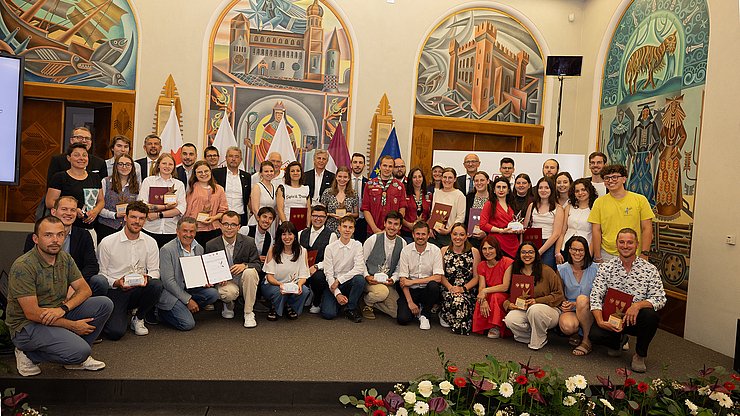 Foto di gruppo della prestazione d'eccellenza del volontariato giovanile 2025 a Trento