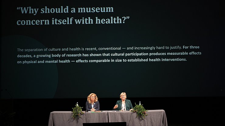 © Euregio/Armin Gluderer La moderatrice Alessandra Schiavuzzi (a sinistra) ha condotto la giornata, accompagnata dall’esperta Annalisa Cicerchia del Cultural Welfare Centre.