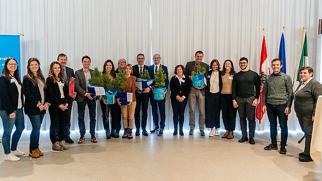 © LPA/Claudia Corrent Die sechs Partnerländer haben heute die grenzüberschreitende Zusammenarbeit im Rahmen von Interreg Italien-Österreich bis 2027 angestoßen. Der Fördertopf beinhaltet 91 Millionen Euro