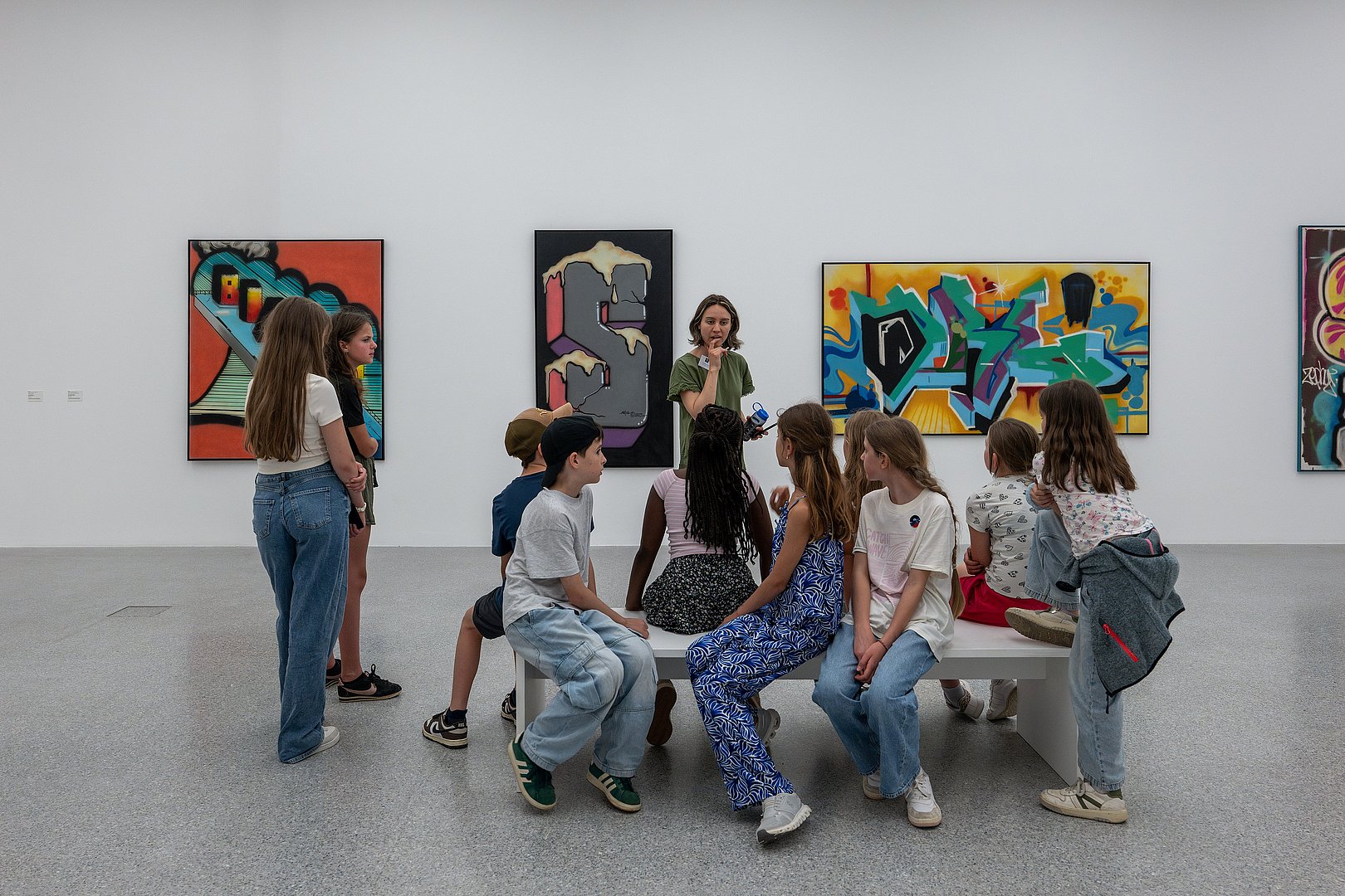 © Euregio/Armin Gluderer Schüler:innen beim Besuch der Abschlussveranstaltung "Euregio-Kids" am 10. Juni 2025 im Museion in Bozen