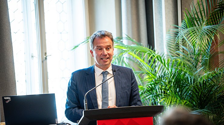 L presidënt dl’AMS (Servisc marcià de lëur) Austria, Johannes Kopf: “L’Euregio ie tl lëur de deventé n drë’ marcià dl lëur deberieda”. 