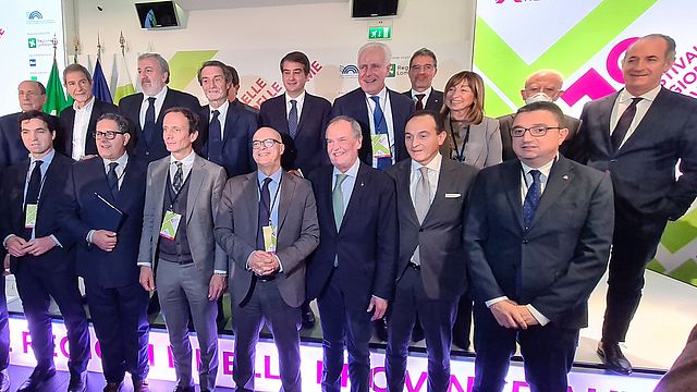 Die Präsidenten der Regionen und autonomen Provinzen Italiens sind heute in Mailand zum ersten Festival der Regionen zusammengekommen