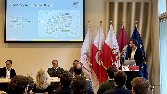 © Euregio Veranstaltungsaal der Vertretung.
