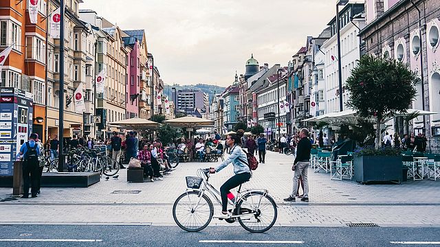 Blick auf die Maria-Theresien-Straßen in Innsbruck, Tirol.