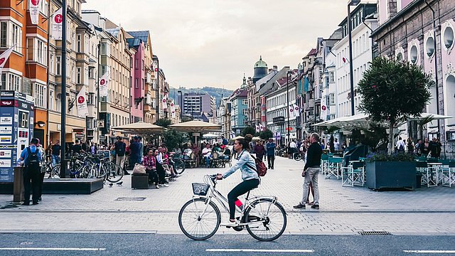 Vista della Maria-Theresien-Straße a Innsbruck, in Tirolo.