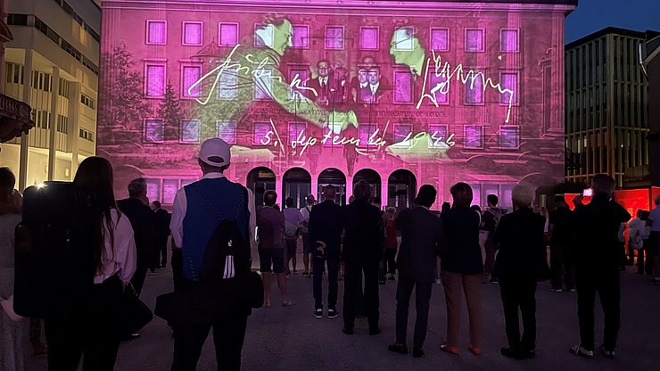 © Consiglio provinciale/Gnews Il palazzo del Consiglio provinciale in piazza Magnago a Bolzano, all’insegna dell’80° anniversario dell’Autonomia