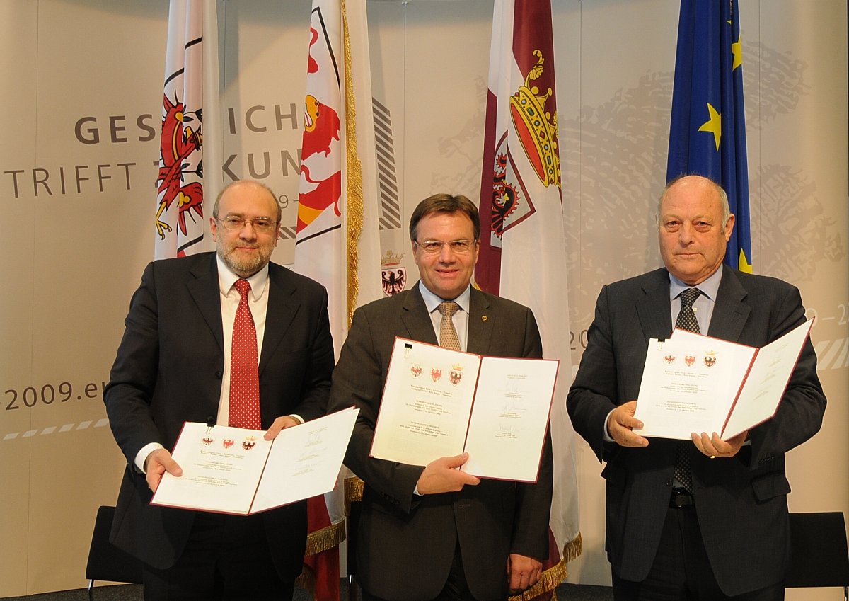 © Andreas Fischer (von links) LH Lorenzo Dellai, LH Günther Platter und LH Luis Durnwalder im Jahr 2009