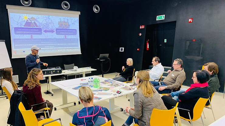 Euregio - Stefan Graziadei Personen bei einem Workshop