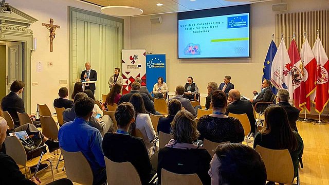 Die Podiumsdiskussion und ihre Panelisten im Euregio Büro in Brüssel.