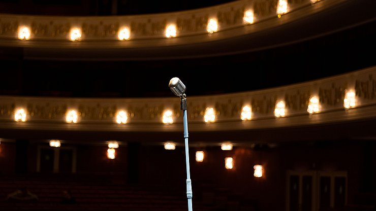 Tiroler Landestheater Mehrsprachige szenische Texte auf die Bühne bringen: Diese Möglichkeit bot sich drei Theaterschaffenden über das EuregioDramaLab.