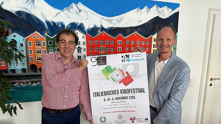 [Translate to Italiano:] Freuten sich über die 9. Ausgabe des Italienischen Filmfestivals in Innsbruck: Präsident Pietro Salituri (links) und Innsbrucks Bürgermeister Johannes Anzengruber