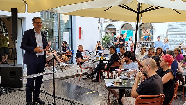© Euregio/Armin Gluderer Die Musik im Allgemeinen und Jazz im Besonderen kennt keine Grenzen. Dieser Euregio-Jazzabend steht deshalb auch für eine Euregio, die in die Zukunft blickt und mit den Euregio-Kulturdonnerstagen einen weiteren Schritt in Richtung Bürgernähe setzt, sagte Landeshauptmann Kompatscher.