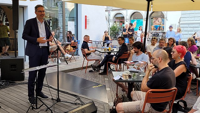 © Euregio/Armin Gluderer Il presidente Arno Kompatscher durante la serata a Casa della Pesa: La musica, strumento prezioso per andare oltre i confini.