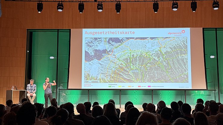 Lucia Felbauer bei der Präsentation des DIGIWAY-Projekt beim Sommer Update 2026 des ÖAV