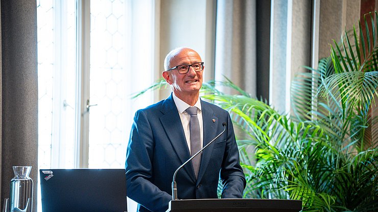 Euregio-Präsident, Landeshauptmann Anton Mattle (Tirol): „Die Euregio-Jobbörse ist ein wichtiger Schritt, um Austausch und Zusammenarbeit im Arbeitsmarkt der Länder Tirol, Südtirol und Trentino weiter zu stärken.“