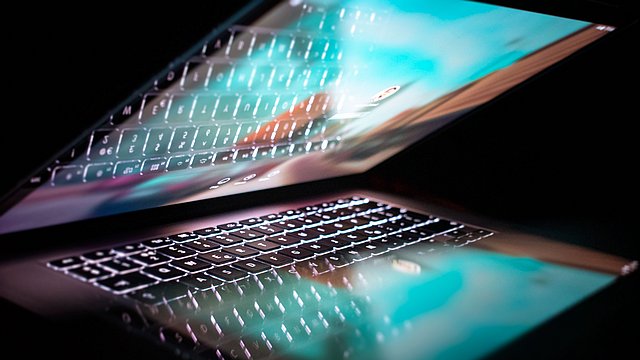 © Pexels/Federico Orlandi Geöffneter Laptop