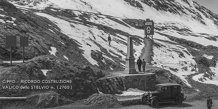 Per il centenario della strada del Passo dello Stelvio, nel 1925 un obelisco, originariamente dedicato all’imperatore Francesco Giuseppe e destinato alla vetta dell’Ortles, fu eretto sul passo con una nuova iscrizione in italiano, nello spirito politico dell’epoca fascista